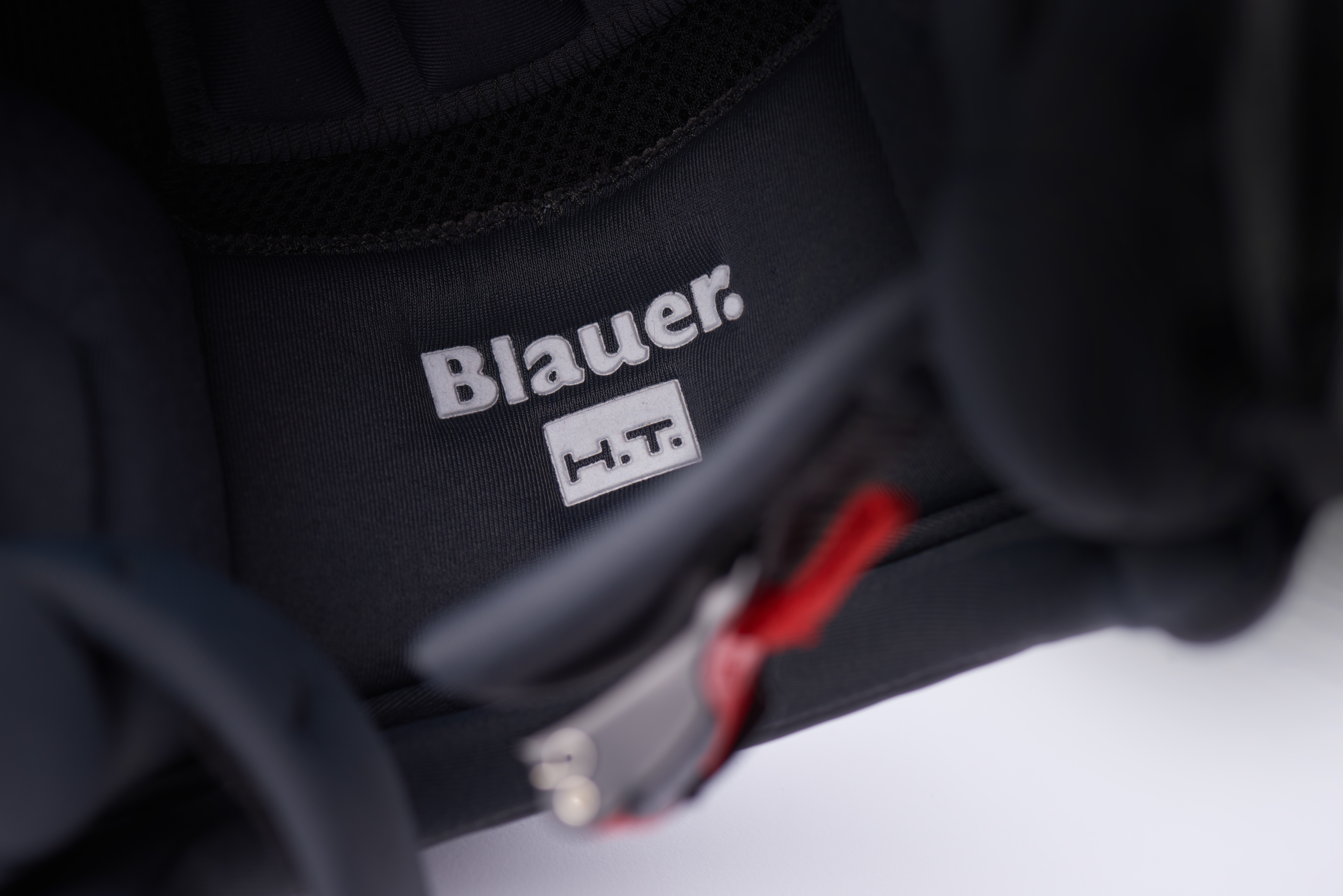 SB-49 BLAUER REAL (B-2) BLACK/BLACK+CARBON